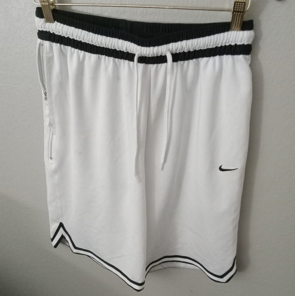 Nike Dry Fit Elastic Waist Training Short Men’s Medium - Picture 1 of 2